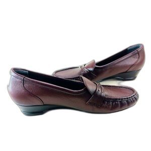 SAS NWOT Classic Timeless Slip-On Leather Loafer Woman's 8.5. Burgandy/Brownish.